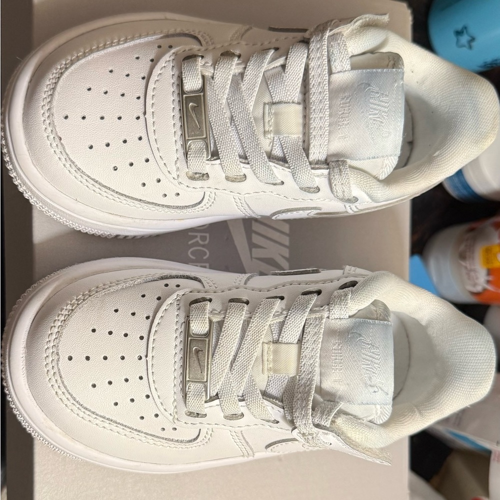 Nike White Sneakers Classic Low-Top Design